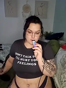 Snapshot of Saucy-Serenity chatting on January 6, 2026, 8:13 pm Saucy-Serenity online show from January 6, 2026, 8:13 pm