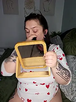 Snapshot of Saucy-Serenity chatting on January 5, 2026, 8:34 pm Saucy-Serenity online show from January 5, 2026, 8:34 pm