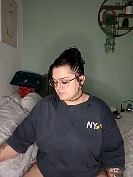 Snapshot of Saucy-Serenity chatting on February 21, 2026, 8:00 pm Saucy-Serenity online show from February 21, 2026, 8:00 pm