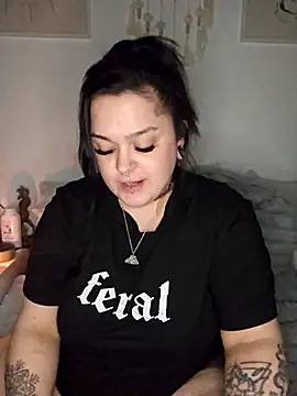 Snapshot of Saucy-Serenity chatting on February 16, 2026, 1:26 am Saucy-Serenity online show from February 16, 2026, 1:26 am