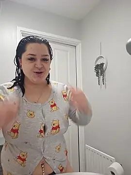 Snapshot of Saucy-Serenity chatting on February 14, 2026, 1:44 pm Saucy-Serenity online show from February 14, 2026, 1:44 pm