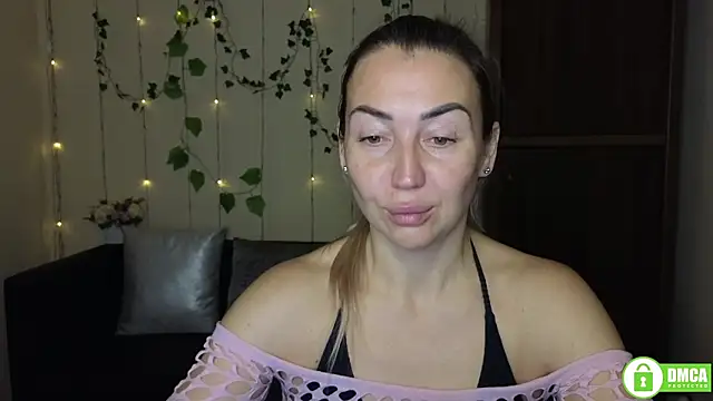 Kiss julli88I online show from November 28, 2025, 6:30 pm