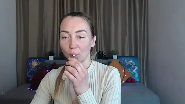 Kiss julli88I online show from March 18, 2025, 9:32 pm