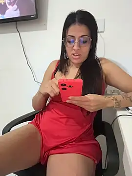 Snapshot of jheicylli chatting on July 4, 2026, 4:22 pm jheicylli online show from July 4, 2026, 4:22 pm