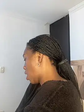 Nahomy gree online show from March 25, 2026, 7:13 pm