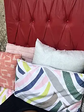 BondiBitch online show from October 6, 2025, 6:52 pm