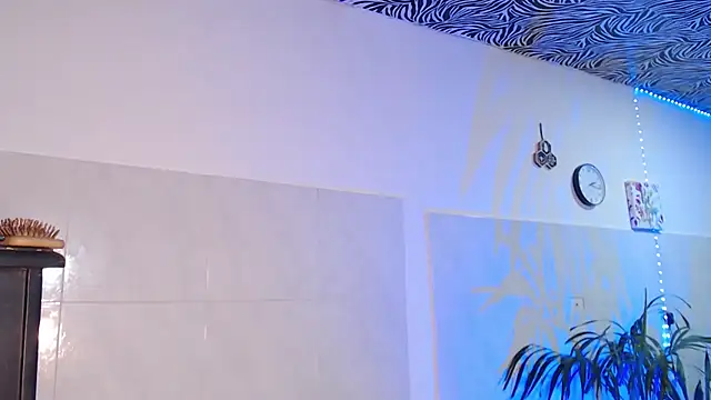 Snapshot of KimberlyXtreme chatting on May 9, 2026, 1:42 am KimberlyXtreme online show from May 9, 2026, 1:42 am
