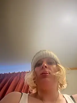 KITTYBOOBOOFUXX online show from February 3, 2026, 10:04 pm