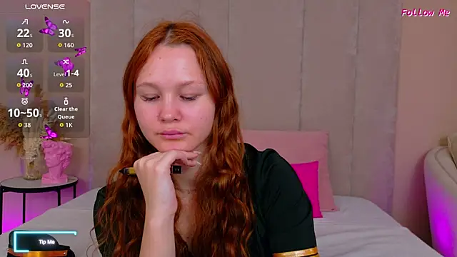 AmeliRoyse online show from November 12, 2025, 5:17 pm