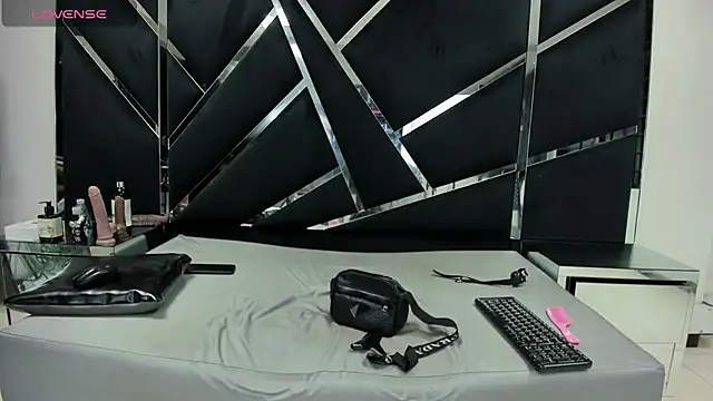 Oriana69  online show from September 17, 2025, 3:03 pm