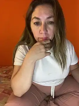 Luna-nevada online show from April 14, 2026, 5:01 am