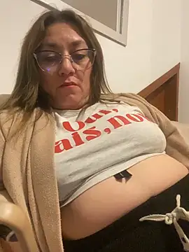 Luna-nevada online show from April 3, 2026, 1:56 am