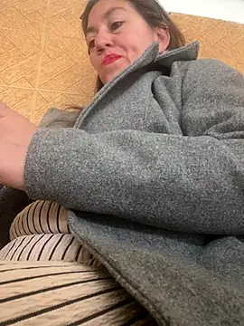 Luna-nevada online show from December 2, 2025, 1:46 pm