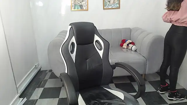  wendy b online show from September 19, 2025, 8:02 pm