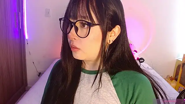 Oliviargf online show from May 28, 2026, 1:28 pm