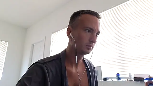 TheDaddy005 online show from June 19, 2026, 6:03 pm