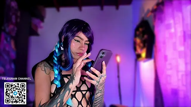 sofiafenty online show from April 15, 2026, 5:28 pm