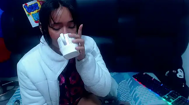 XxxReinaSexyBodyxxX777 online show from March 11, 2025, 4:18 pm