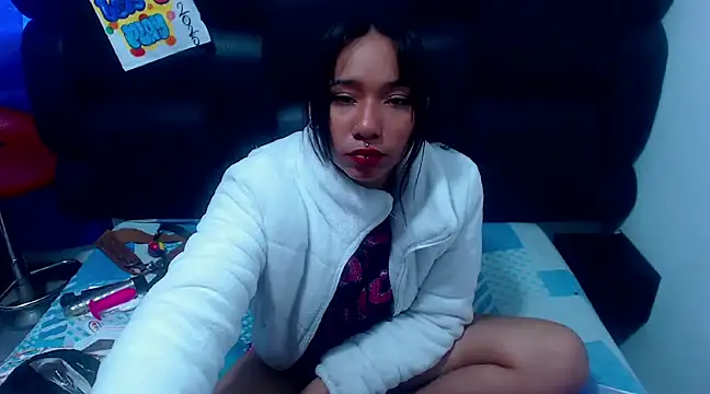 XxxReinaSexyBodyxxX777 online show from March 11, 2025, 1:12 pm