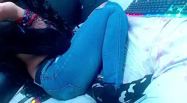 XxxReinaSexyBodyxxX777 online show from March 22, 2025, 1:41 pm