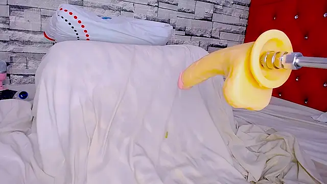 lucia-233 online show from March 20, 2025, 11:12 pm