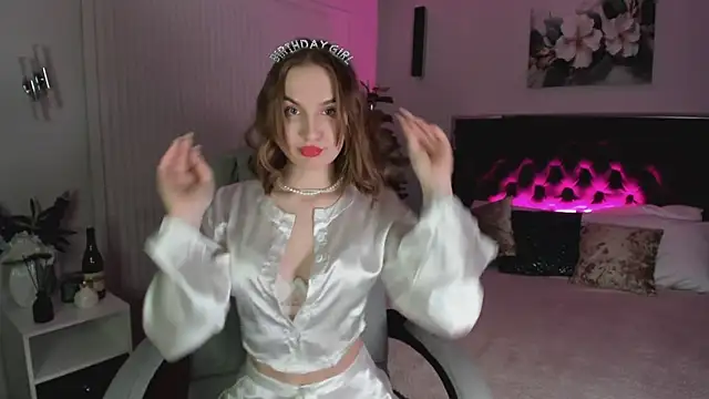  Vikky Moon  online show from March 19, 2025, 1:10 am