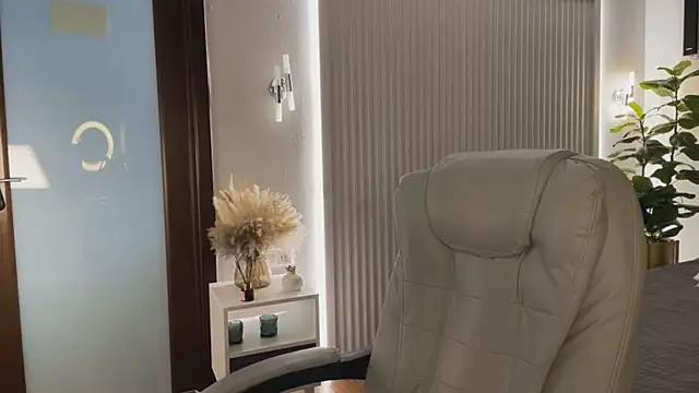 OhMyEmma online show from April 15, 2026, 1:22 am