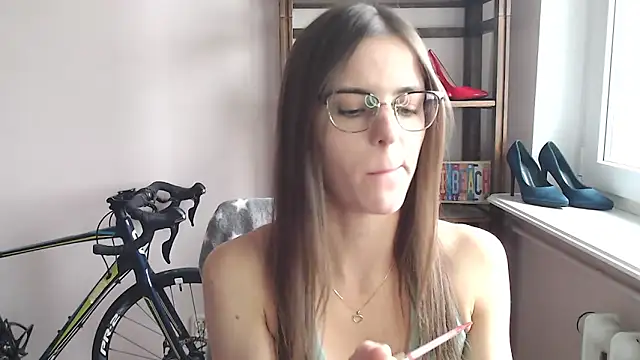 Snapshot of love_megi chatting on May 18, 2026, 1:27 pm love megi online show from May 18, 2026, 1:27 pm