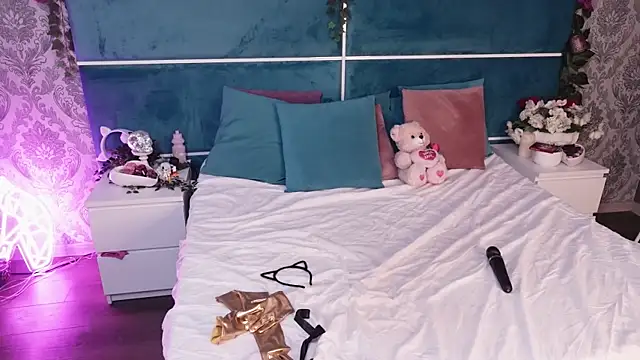 SunnyGlow online show from October 5, 2025, 4:14 am