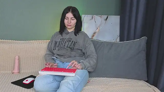 Snapshot of Charlotte_Woods chatting on September 25, 2025, 4:18 am Charlotte Woods online show from September 25, 2025, 4:18 am