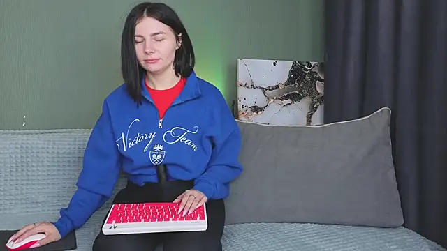 Snapshot of Charlotte_Woods chatting on September 14, 2025, 4:13 am Charlotte Woods online show from September 14, 2025, 4:13 am