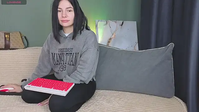 Snapshot of Charlotte_Woods chatting on October 3, 2025, 4:36 am Charlotte Woods online show from October 3, 2025, 4:36 am