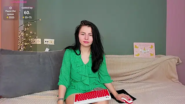 Snapshot of Charlotte_Woods chatting on March 10, 2025, 4:28 am Charlotte Woods online show from March 10, 2025, 4:28 am