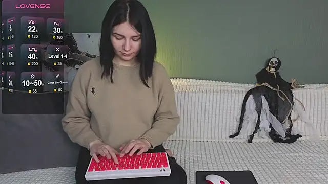 Snapshot of Charlotte_Woods chatting on October 20, 2025, 4:25 am Charlotte Woods online show from October 20, 2025, 4:25 am