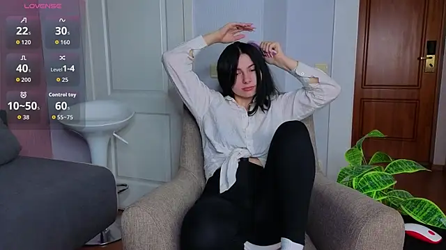 Snapshot of Charlotte_Woods chatting on November 11, 2025, 4:18 am Charlotte Woods online show from November 11, 2025, 4:18 am