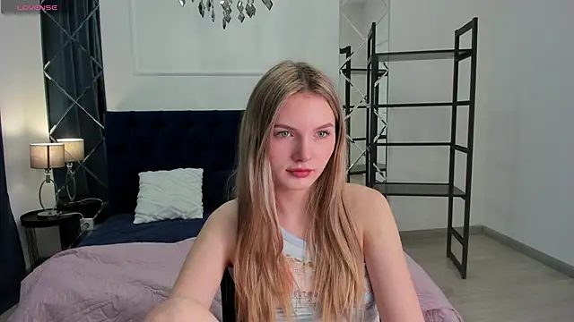 EvelineAmore online show from March 19, 2026, 9:09 am