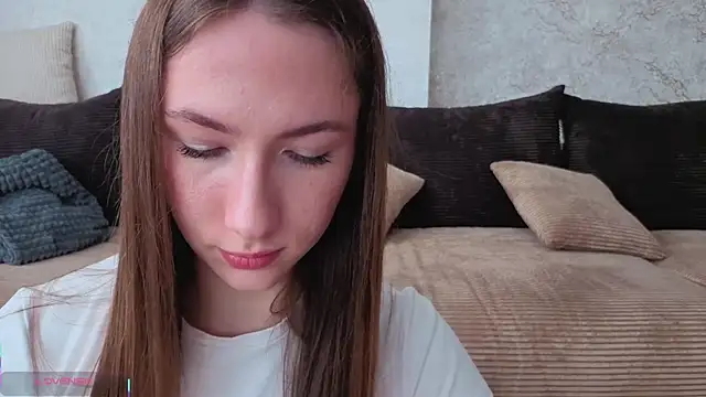 Kira mindnes online show from April 17, 2026, 6:27 am