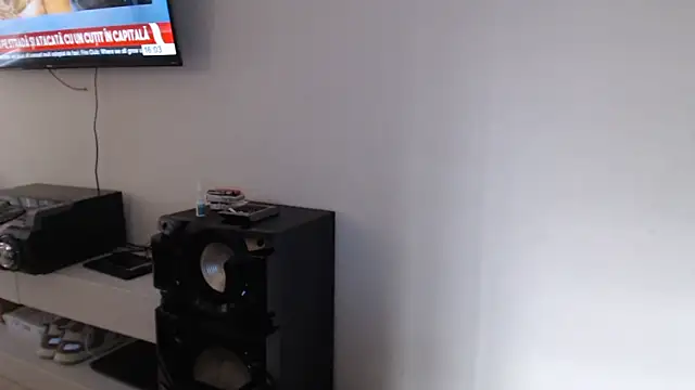 ElssaRush online show from October 1, 2025, 1:04 pm