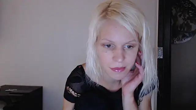 ElssaRush online show from October 6, 2025, 1:45 pm