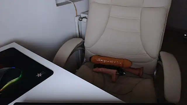 ElssaRush online show from September 18, 2025, 2:25 am