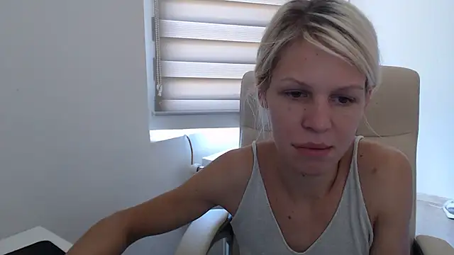 ElssaRush online show from September 21, 2025, 10:53 am