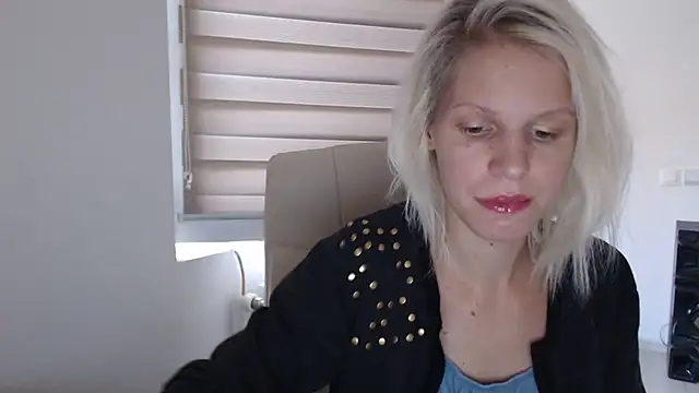 ElssaRush online show from September 24, 2025, 5:47 am