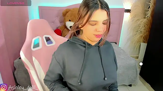 Ashley dolll online show from January 11, 2026, 9:11 pm