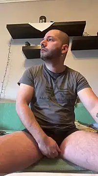 Snapshot of Norbesz34 chatting on March 7, 2025, 8:13 am Norbesz34 online show from March 7, 2025, 8:13 am