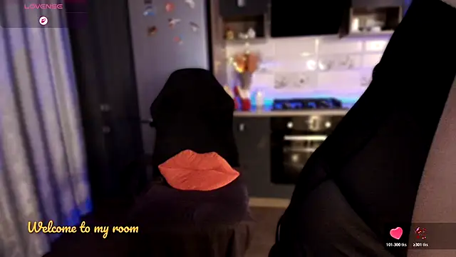 emlana online show from November 2, 2025, 5:51 pm