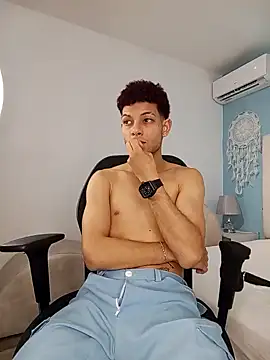 Snapshot of LyamBoys_ chatting on March 7, 2025, 4:55 pm LyamBoys online show from March 7, 2025, 4:55 pm