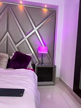 AlesiaCooper online show from December 14, 2025, 9:59 am