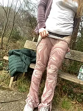 feedeegeorgie online show from March 21, 2025, 3:35 pm