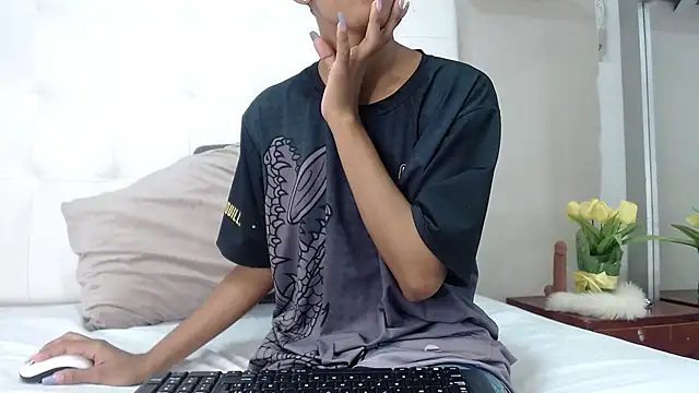 willow smitt online show from October 8, 2025, 11:56 am