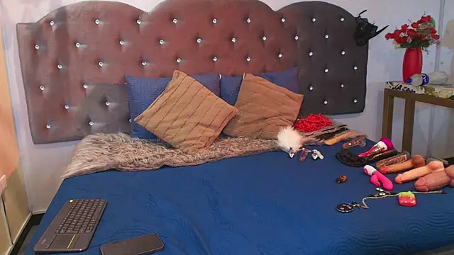 Lia Valmont online show from September 26, 2025, 7:21 pm